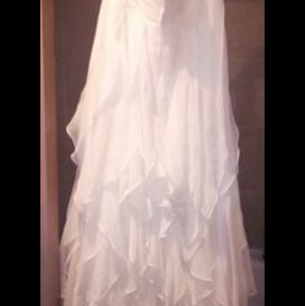 Wedding Dress - Picture 3 of 10